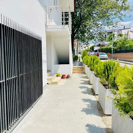 Albi Guests House Vila Tirana