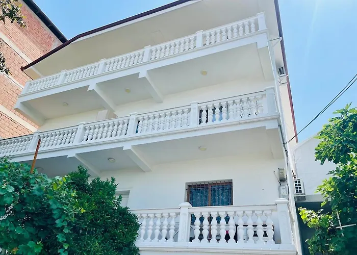 Villa Albi Guests House *